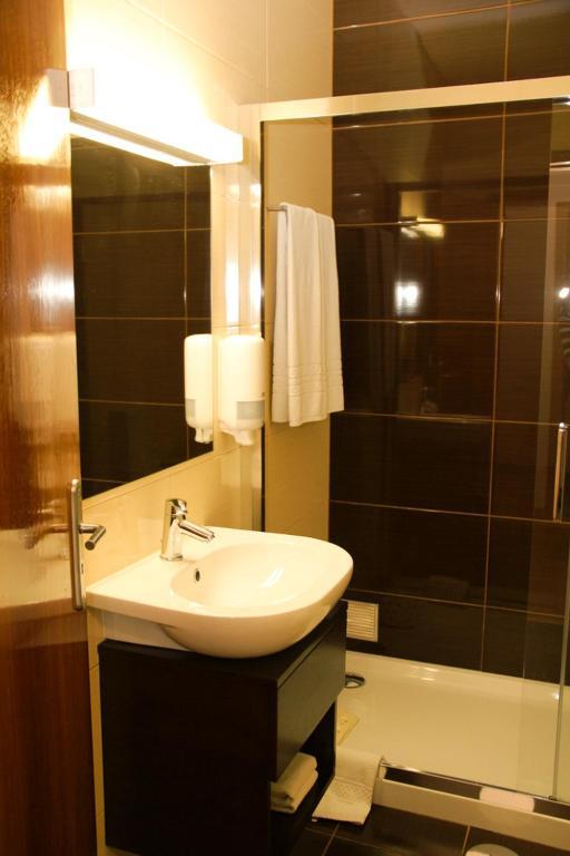 Hotel Chale Paredes (Porto) Quarto foto
