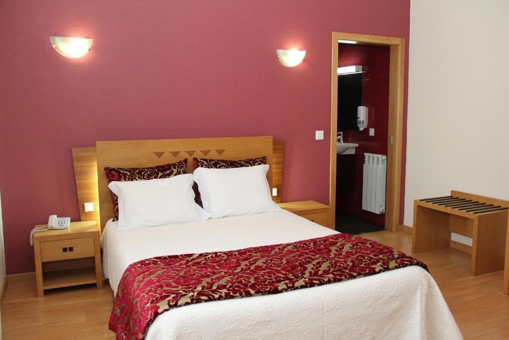 Hotel Chale Paredes (Porto) Quarto foto